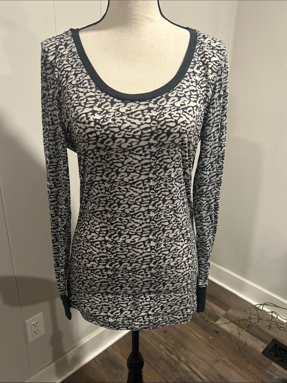 City Streets Black & White Animal-Print Scoop Neck Long Sleeve Top